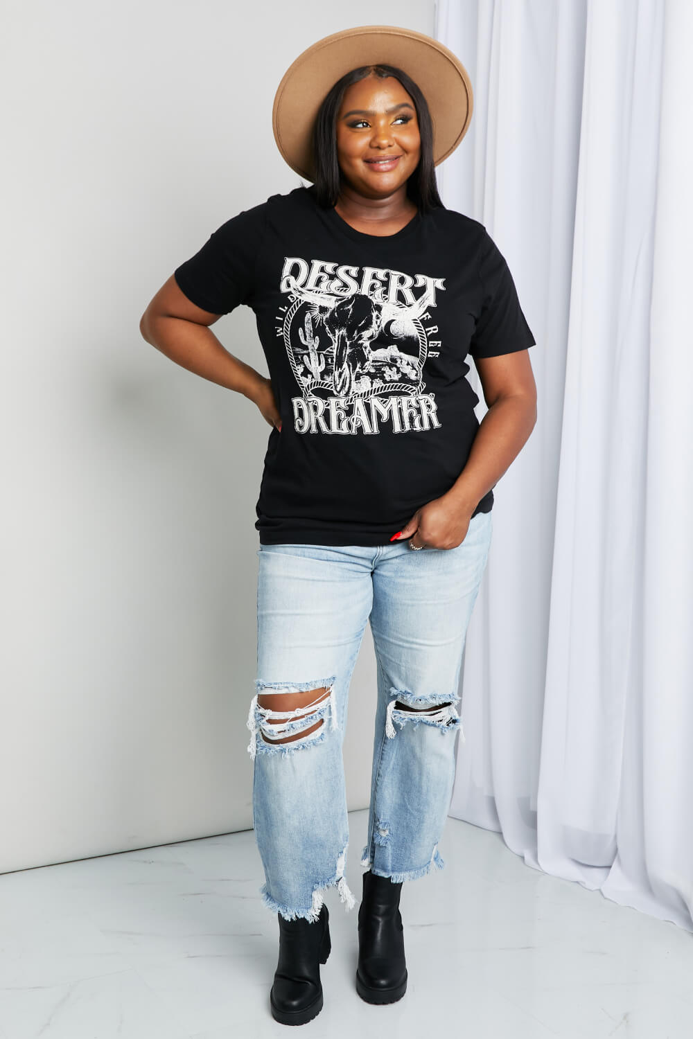 Full Size DESERT DREAMER Graphic Tee